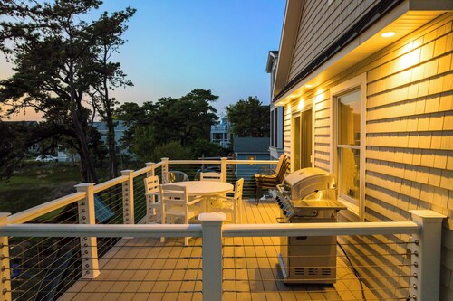 4 Bedrooms Beach house in beautiful Wells. AC, HOT TUB & SUNSET included