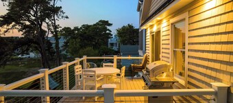 4 Bedrooms Beach house in beautiful Wells. AC, HOT TUB & SUNSET included