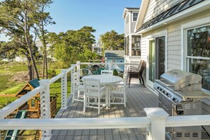 Outdoor dining - 4 Bedrooms Beach house in beautiful Wells. AC, HOT TUB & SUNSET included (Wells)