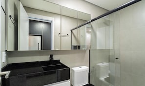 Apartamento básico | Banheiro | Chuveiro