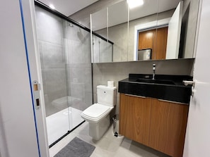 Basic Apartment | Bathroom
