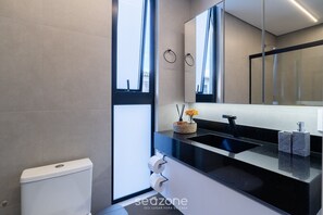 Basic Apartment | Bilik Mandi | Pancuran mandi