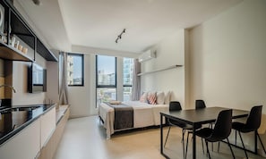 Basic Apartment | Dining - Modern and Fully Equipped Apartments Just Minutes From Lagoa da Conceicao and the Beach - VTD (Florianópolis)