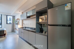 Basic Apartment | Private kitchen - Modern and Fully Equipped Apartments Just Minutes From Lagoa da Conceicao and the Beach - VTD (Florianópolis)