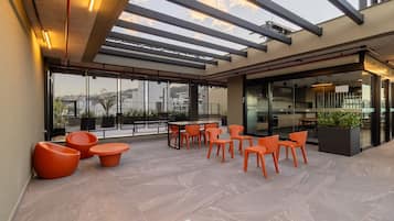Basic Apartment | Outdoor dining