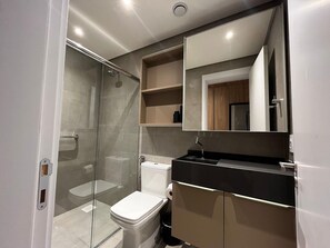 Basic Apartment | Bathroom