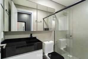 Departamento básico | Baño | Regadera 