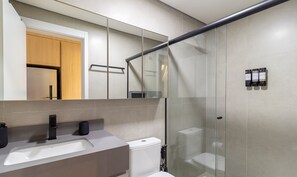 Basic Apartment | Bathroom