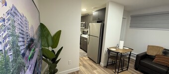 New suite in a great location. Central for shopping, restaurants and commuting.
