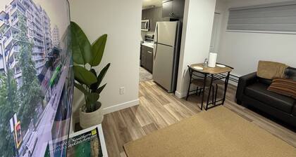 New suite in a great location. Central for shopping, restaurants and commuting.