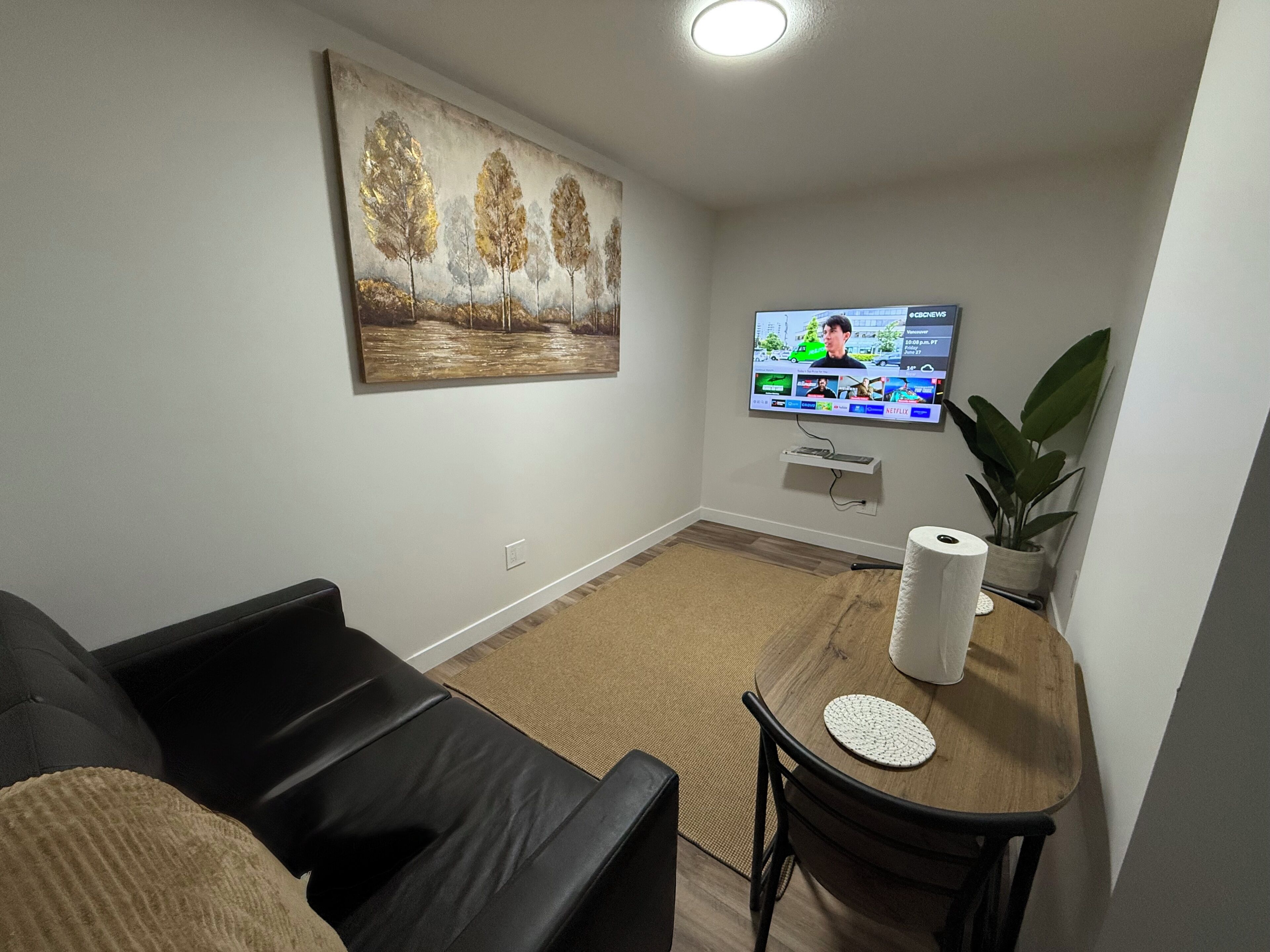 New Suite In A Great Location. Central For Shopping, Restaurants And Commuting. - Saskatchewan