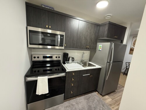 New suite in a great location. Central for shopping, restaurants and commuting.