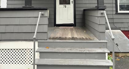 Coastal Charm – Walk to Beach or Train!