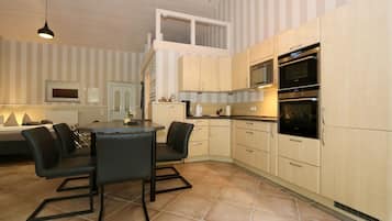 Oven, stovetop, dishwasher