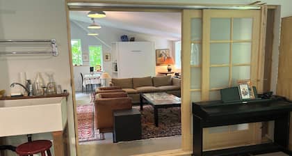 Charming open studio in renovated barn in superb Lyme, CT with WiFi, AC.