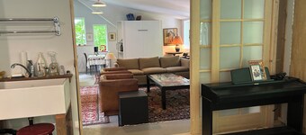 Charming open studio in renovated barn in superb Lyme, CT with WiFi, AC.