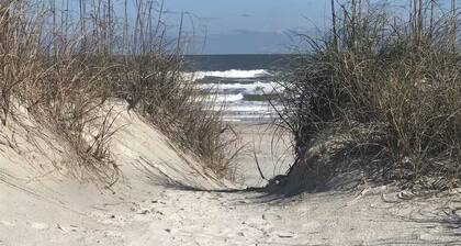 Best Coastal Escape: 2BR/1.5 BA w/additional Outdoor Shower, 2-Min Walk to Beach