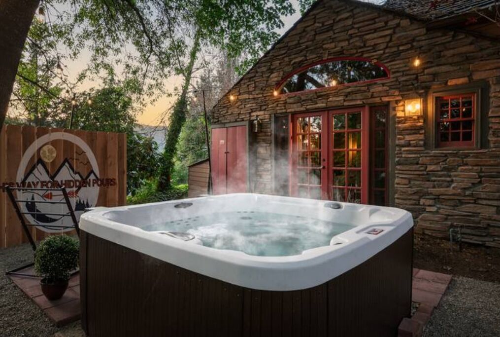 Outdoor spa tub