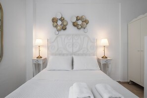 Iron/ironing board, free WiFi, bed sheets