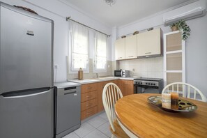 Fridge, microwave, oven, dishwasher