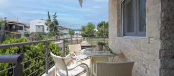 Nikiti Sea Breeze by Luxlikehome