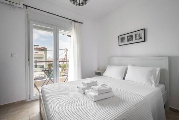 3 bedrooms, iron/ironing board, free WiFi, bed sheets