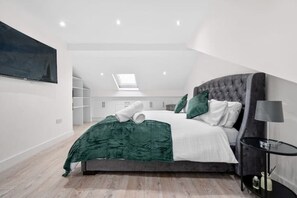 5 bedrooms, iron/ironing board, travel cot, WiFi
