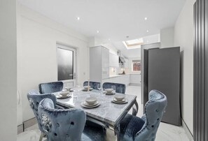 تناول الطعام