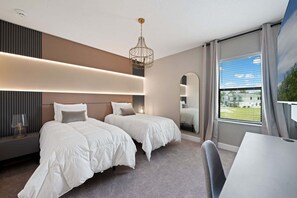 15 habitaciones, escritorio y tabla de planchar con plancha 