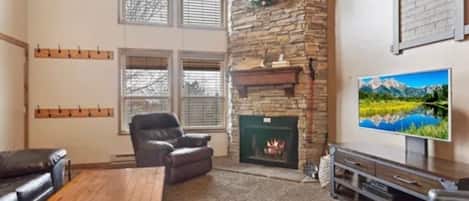 Smart TV, fireplace