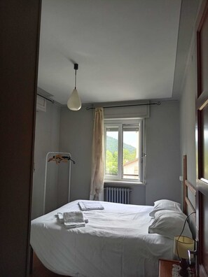 Quarto básico, vista para a cidade | Wi-Fi de cortesia