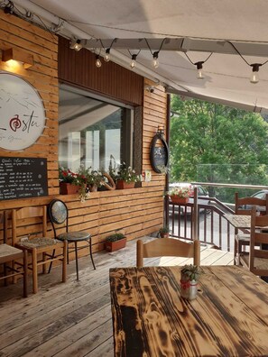 Outdoor dining - L'Ostu Di San Giacu (Boves)