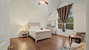 Interior - Birch Hollow by Avantstay Cozy Poconos Home w/ Fireplace, Soaking Tub & Kids Play Area (Long Pond)