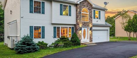 House (4 Bedrooms) | Front of property