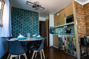 Dining - Luxury apartment, swimming pool, tennis, beach (Cannes)