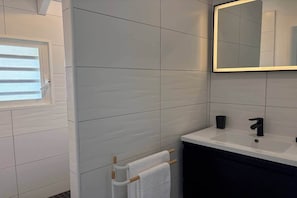 Hårføner og toalettpapir