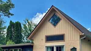 Exterior - Charming 2-bedroom house with WiFi, AC in walking distance from downtown Boone (Boone)