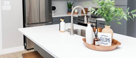 Micro-ondes, four, plaque de cuisson, lave-vaisselle