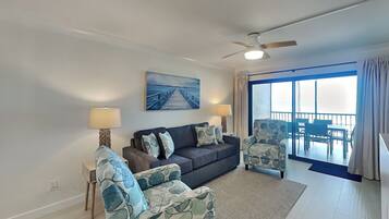 Condo (2 Bedrooms) | Front of property