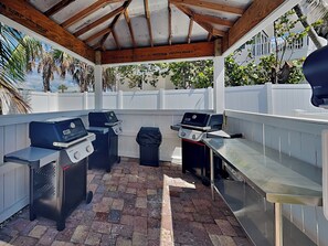 Condo (2 Bedrooms) | Property amenity