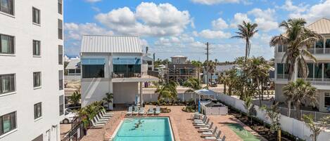 Condo (2 Bedrooms) | Property amenity