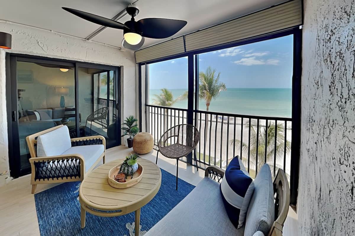 Condo (2 Bedrooms) | Front of property