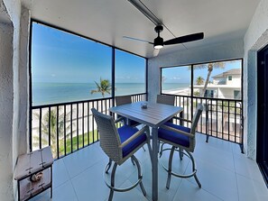 Condo (2 Bedrooms) | Front of property