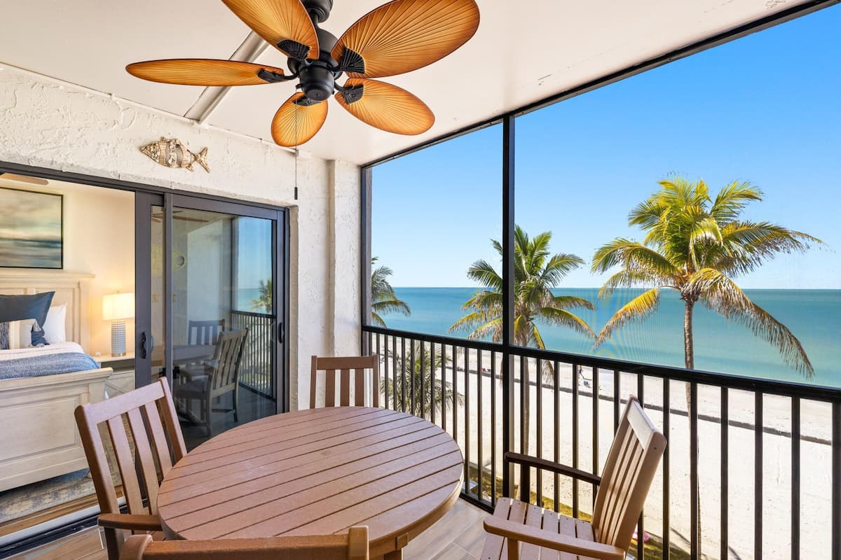 Condo (2 Bedrooms) | Front of property