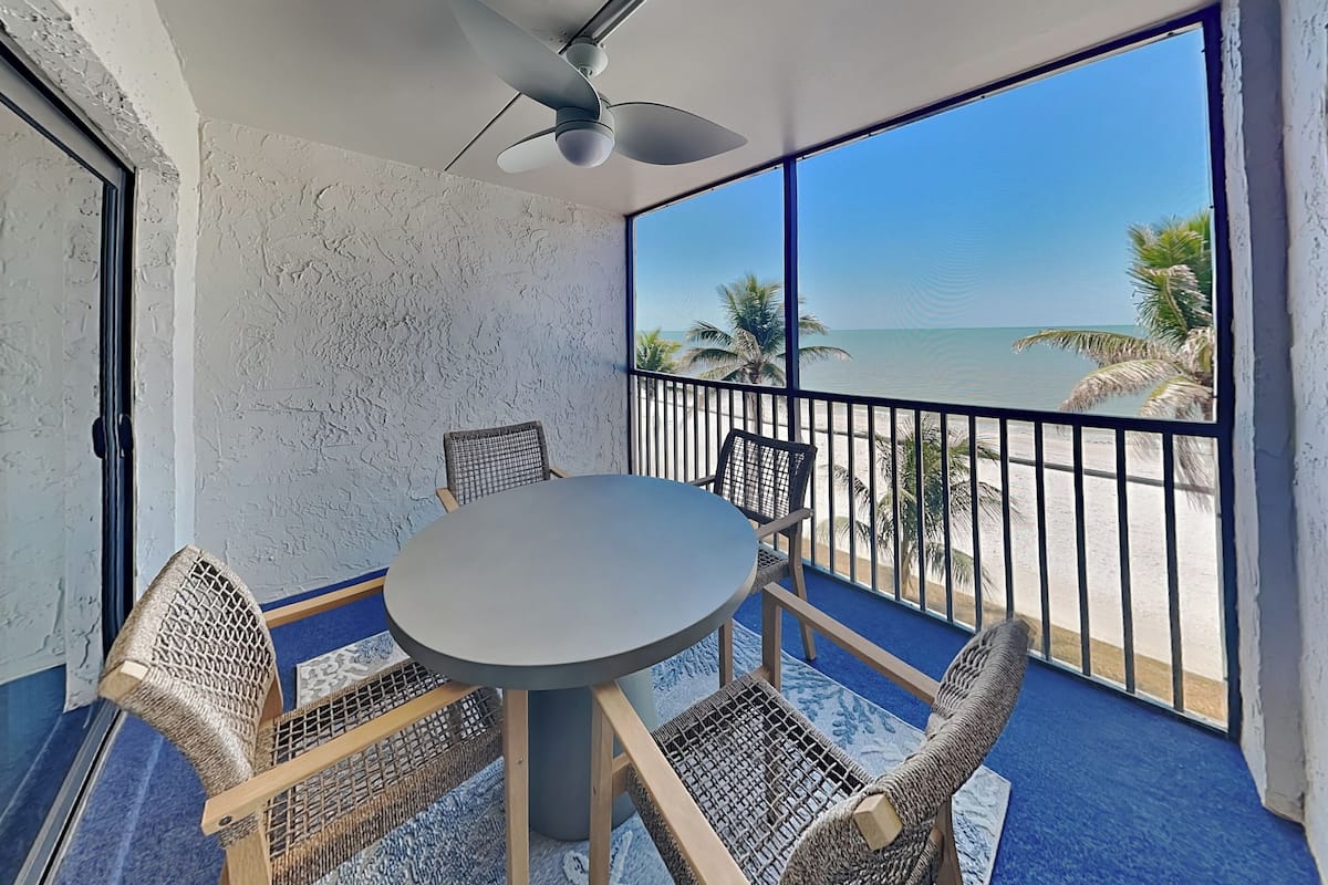 Condo (2 Bedrooms) | Front of property
