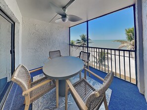 Condo (2 Bedrooms) | Front of property
