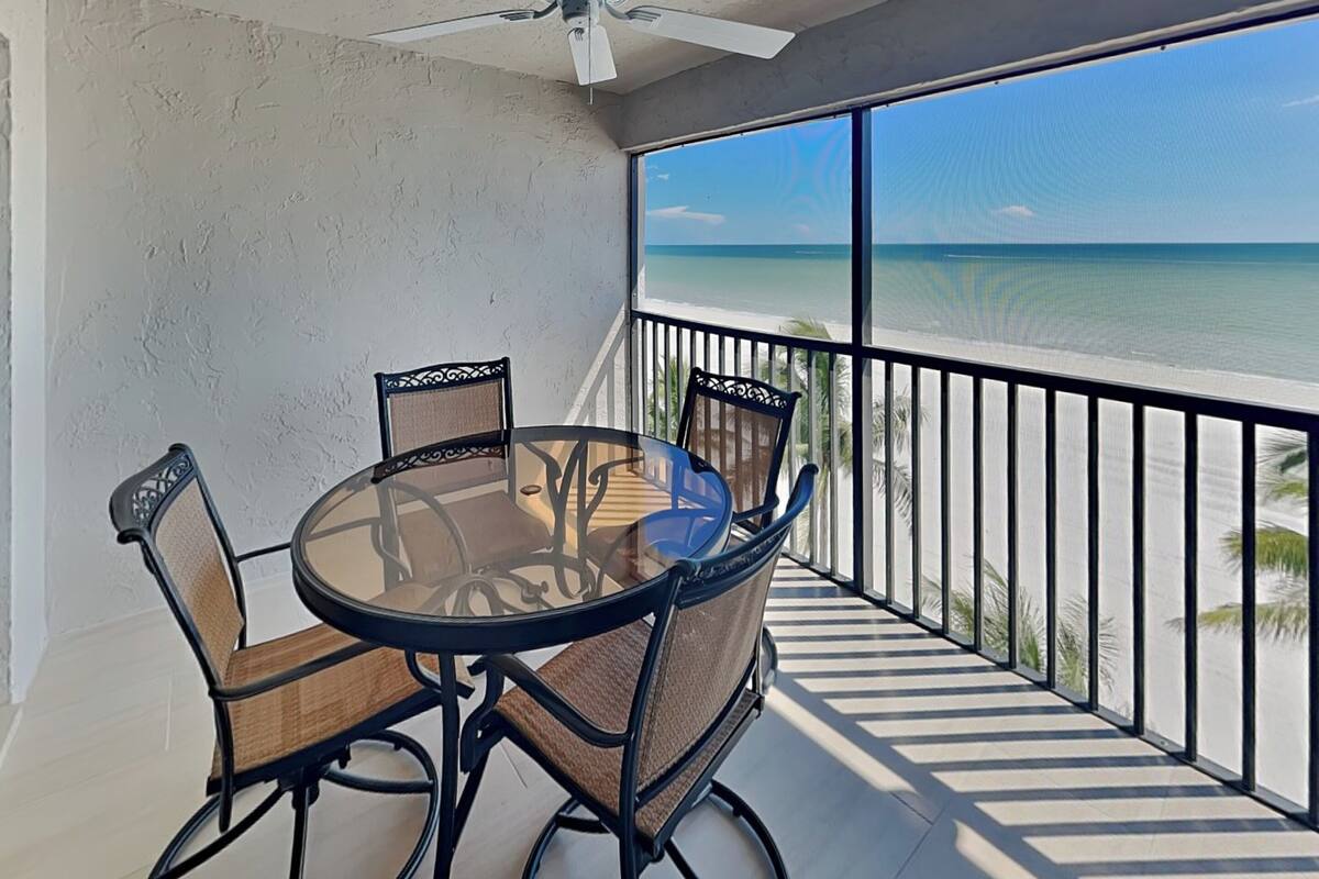 Condo (2 Bedrooms) | Front of property