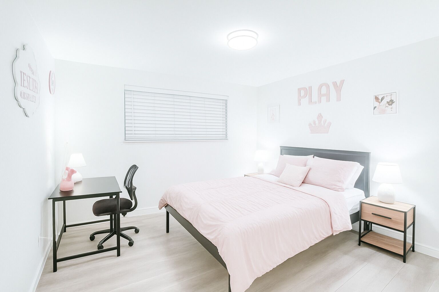 2 bedrooms, iron/ironing board, travel crib, internet