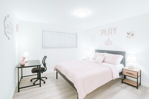 2 bedrooms, iron/ironing board, travel crib, internet