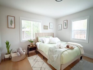 3 bedrooms, WiFi - Best Location | New Build |  Tech |  Laundry & A/C (Sunnyvale)